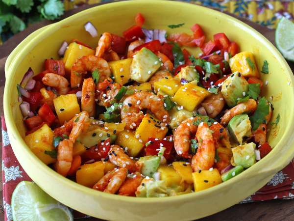 Räksallad med mango: ett fräscht, färgglatt och enkelt recept som man längtar efter hela sommaren