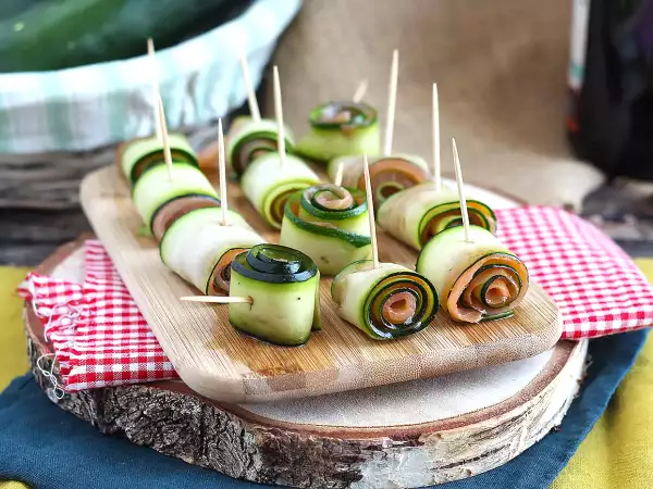 Har du för många zucchini? Det här rullade receptet äts kallt och är ett riktigt trevligt avbrott från gratängen
