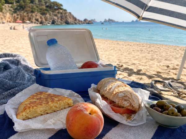 Varför blir man så hungrig på stranden? Vad som ligger bakom en välkänd känsla