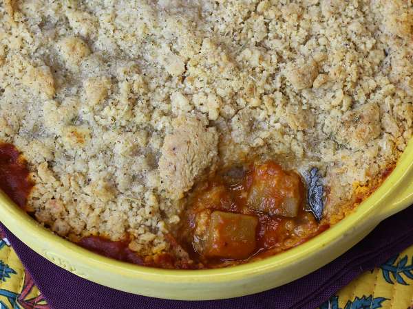 Denna ratatouille-crumble kan förberedas i förväg och smakar lika gott varm som kall!