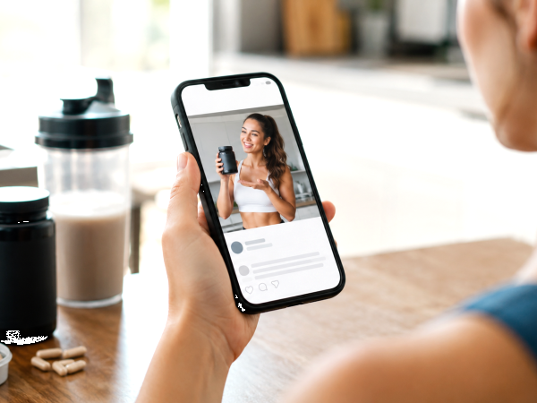 Kosttillskott på sociala medier – nästan var tredje annons har brister: här är vad du bör kontrollera innan du litar på den
