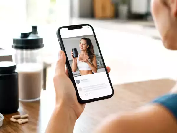 Kosttillskott på sociala medier – nästan var tredje annons har brister: här är vad du bör kontrollera innan du litar på den