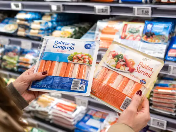 Krabbpinnarna innehåller ingen krabba: hur man väljer en surimi som är värd att köpa