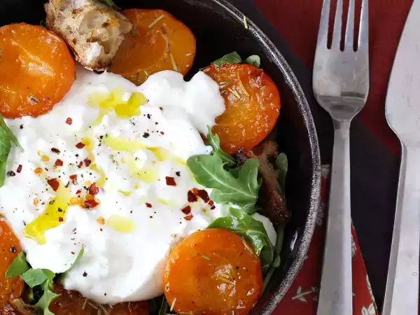 10 sommarsallader med ost: fräscha recept med feta, burrata, mozzarella och getost
