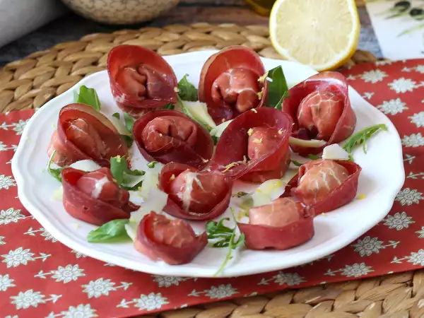 Tre enkla och snabba recept med bresaola: smakrika idéer till lunch och middag när du har ont om tid
