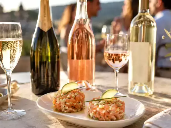 Franska viner att prova till aperitifen: viner som charmar redan från första klunken