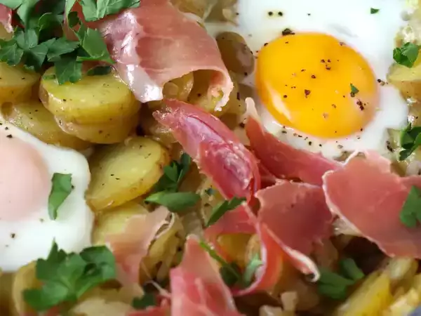 Inga idéer ikväll? Med potatis och ägg har du redan nästan allt du behöver till den här måltiden