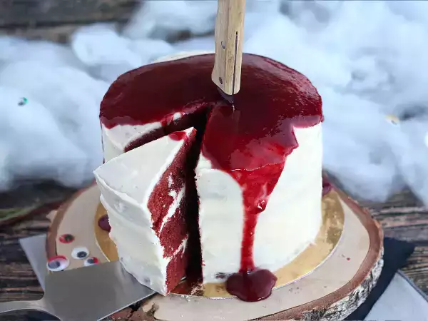Red Velvet-tårta till Halloween: en spektakulär tårta som gör intryck direkt
