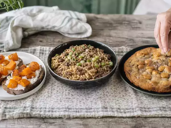 Snabbnudlar med nötkött och svamp – avsluta med XXL-cookies