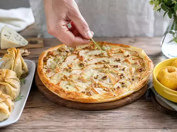 Päron med brie och gorgonzola – en sötsalt höstmeny med bakade äpplen