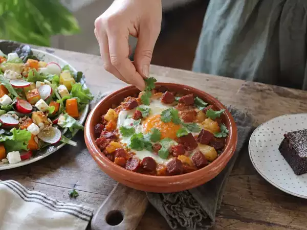 Andalusiska ägg med chorizo och kladdig chokladkaka med kastanjekräm
