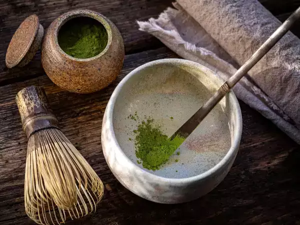 Är din matcha latte för bitter eller full av klumpar? Så får du den slät och krämig varje gång