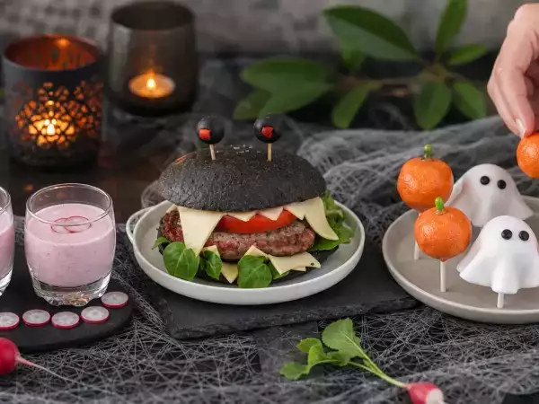 Dagens meny, 25 oktober: kall rädisasoppa, monsterburgare och halloween-cake pops