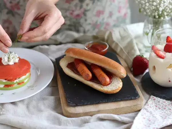 Dagens meny, 31 oktober: lax och grönt äpple, blodiga hot dogs och jordgubbstiramisu