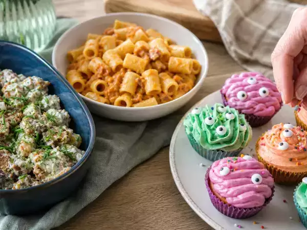 Dagens meny, 28 oktober: krispig gurksallad, pumpapasta och monstercupcakes