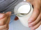 Artiklar: Den lilla pölen i din yoghurt är flytande guld, och vi förklarar varför.