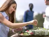 Artiklar: Varför är vi mindre hungriga när det är varmt?