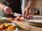 Artiklar: Dagens meny, 11 maj: krämig zucchinisoppa, hemgjorda kycklingnuggets och hallontårta