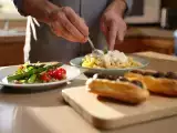 Artiklar: Dagens meny, 12 maj: en färgglad förrätt, tröstande huvudrätt och läcker dessert