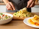 Artiklar: Dagens meny, 18 juni: en smakresa med salpicão, spaghetti carbonara och crêpes suzette