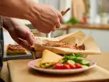 Artiklar: Dagens meny, 27 juni: smakfulla vegetariska tacosamosas, kyckling i papper och veganska cheesecakes