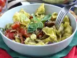 Artiklar: Kall tortellinisallad: puristerna kommer att rynka på näsan, men den tar slut innan rissalladen