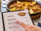 Artiklar: Varför serverar många restauranger bara paella för två personer? Sanningen bakom ”minst två personer”