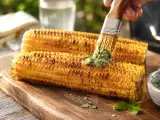 Artiklar: Hur man grillar majskolvar så att de blir mjuka, söta och får en grillad smak