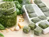 Artiklar: Pesto som tillagas på sommaren och fryses in till vintern: hur länge håller den egentligen och hur man gör för att den inte ska bli dålig