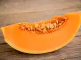 Artiklar: Ska man lämna kvar kärnorna när man förvarar en redan uppskuren melon?