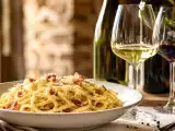 Artiklar: Hur man väljer det perfekta vinet till carbonara: praktiska tips och kombinationer från sommeliererna