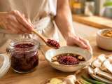 Artiklar: Röd koji: den färgstarka fermenterade ingrediensen du bör känna till efter miso – och varför kockar pratar om den