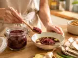 Artiklar: Röd koji: den färgstarka fermenterade ingrediensen du bör känna till efter miso – och varför kockar pratar om den