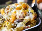 Artiklar: Den här pastagratängen förenar krämighet med höstens dofter och låter säsongens smaker ta plats på bordet