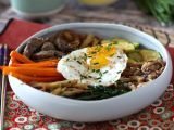 Recept Bibimbap, den traditionella koreanska maträtten
