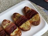 Recept Bakad potatis inlindad i rökt bacon