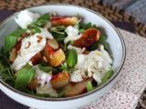 Recept Söt och salt sallad med rostade persikor, ruccola och burrata (söta sommarsmaker)