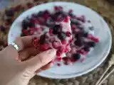Recept Frysta yoghurtbarer med röd frukt