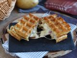 Recept Potatisvåffelsmörgås med raclette, den ultimata comfort food