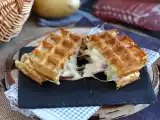 Recept Potatisvåffelsmörgås med raclette, den ultimata comfort food