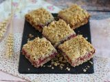 Recept Läcker hallonsmulpaj med krispigt och mjukt täcke