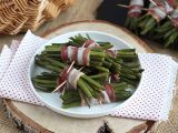 Recept Buntar av gröna bönor och rökt bacon