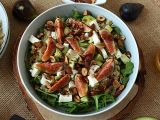 Recept Sötsyrlig sallad med fikon, ruccola, quinoa, mozzarella och avokado