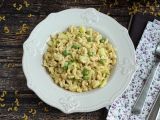 Recept Risotto med coquilletter, ärtor, zucchini, vitlök och örtost