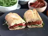 Recept Sandwich med rökt ankbröst, soltorkade tomater, ruccola och balsamvinäger