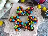 Recept Påskägg fyllda med chokladdessertkräm och m&m's
