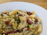 Recept Pasta med zucchini och soltorkade tomater: en snabb och god rätt!