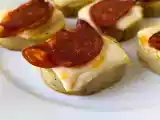 Recept Polentakrutonger med scamorzaost och kryddig salami