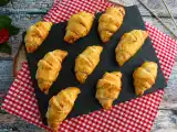 Recept Smördegscroissanter med skinka och färskost