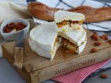 Recept Brie med aprikos- och mandelfyllning